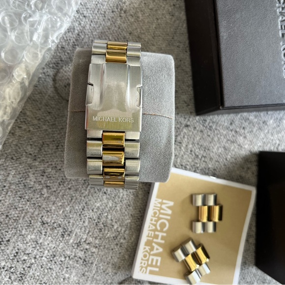 Michael Kors, silver and gold watch. Unisex - Picture 4 of 6